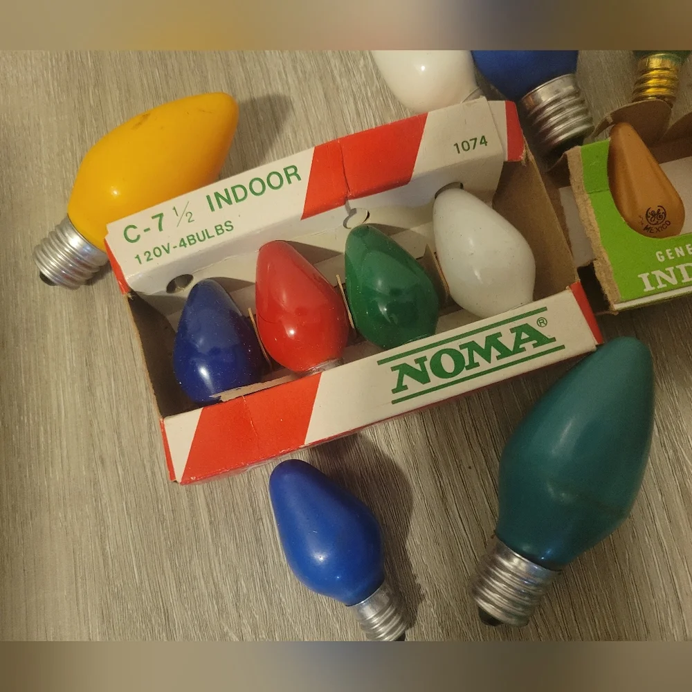 Variety of 27 vintage light bulbs some in origional packaging